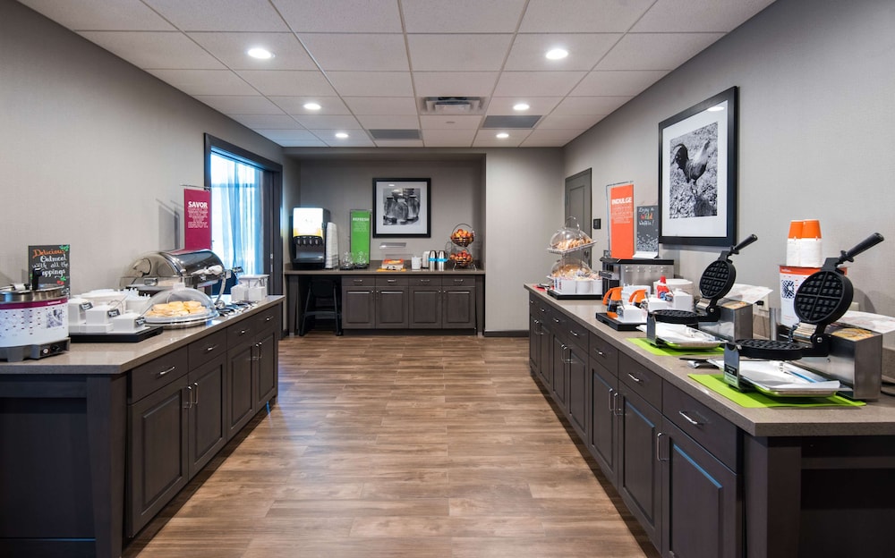 hampton inn and suites at wisconsin dells lake delton