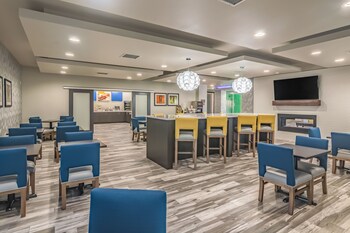 comfort inn and suites oklahoma city south i 35