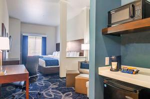 comfort inn and suites oklahoma city south i 35