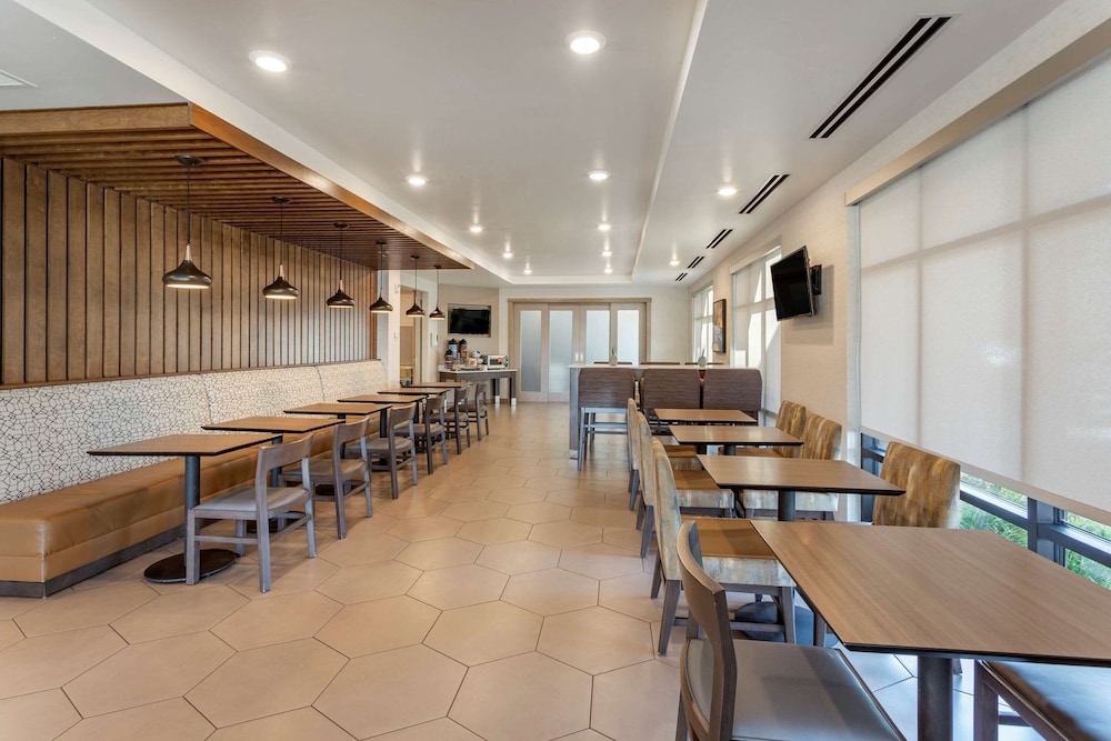 comfort inn and suites salt lake city airport