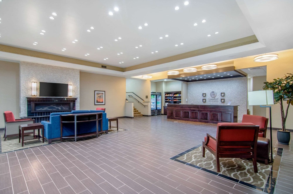comfort inn and suites shawnee kansas city