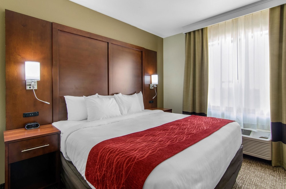 comfort inn and suites shawnee kansas city