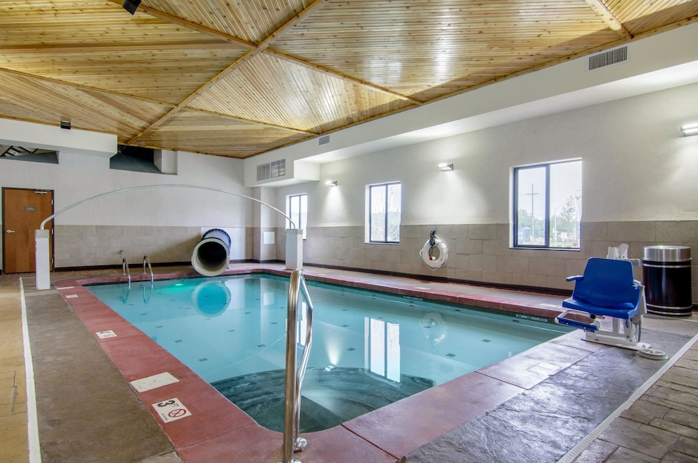 comfort inn and suites shawnee kansas city