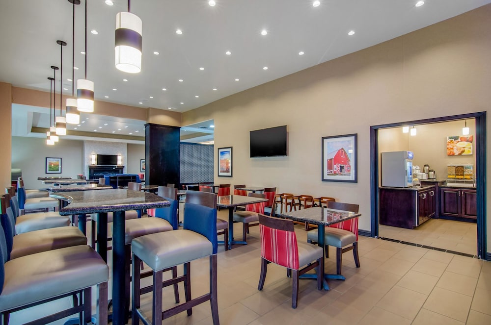 comfort inn and suites shawnee kansas city