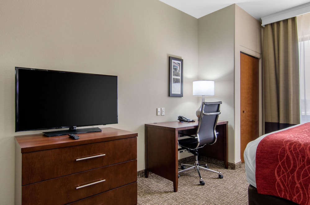 comfort inn and suites shawnee kansas city