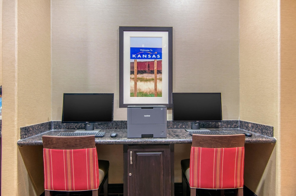 comfort inn and suites shawnee kansas city