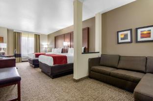 comfort inn and suites shawnee kansas city