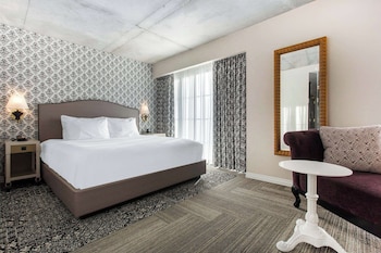 cambria hotel new orleans downtown warehouse district