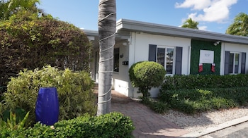 4145 by the sea inn and suites