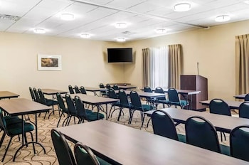 mainstay suites hackberry sportsmans lodge