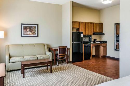 mainstay suites hackberry sportsmans lodge