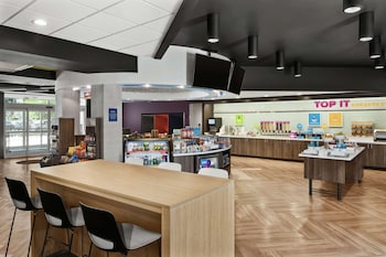 tru by hilton savannah midtown ga