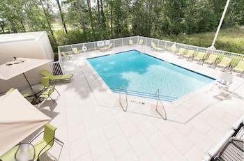 hampton inn and suites walterboro