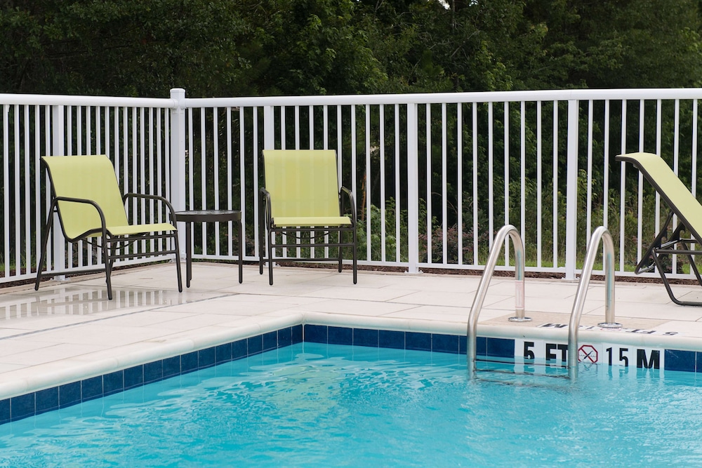 hampton inn and suites walterboro
