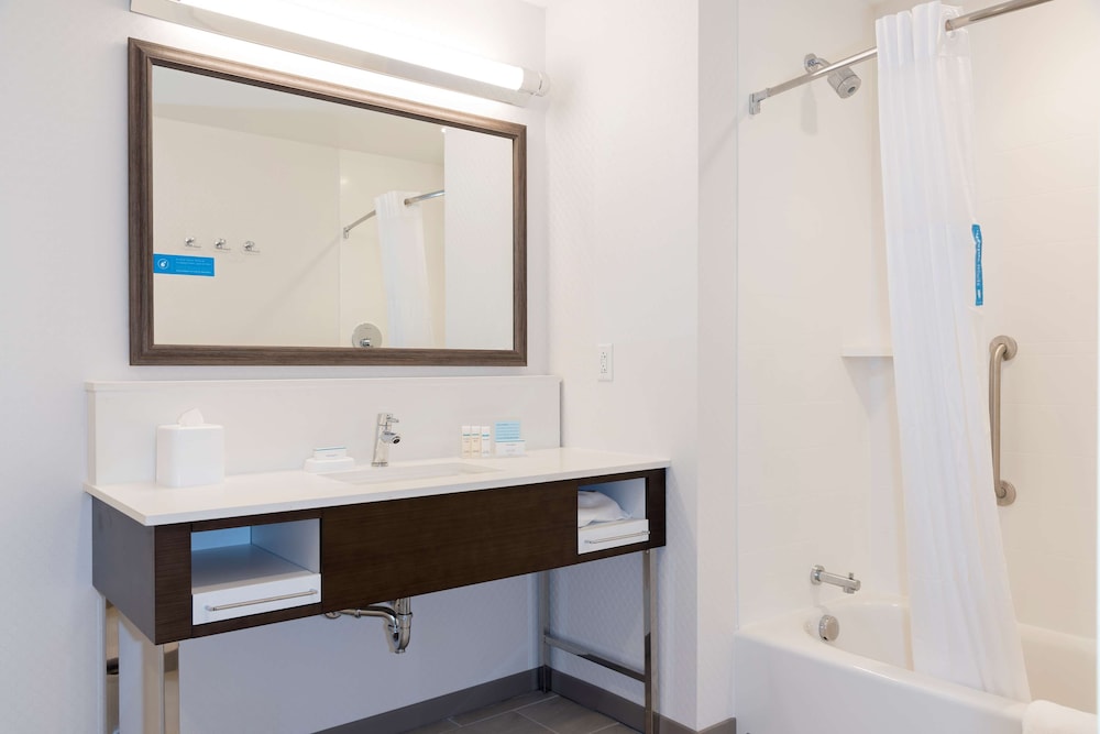 hampton inn and suites indianapolis keystone