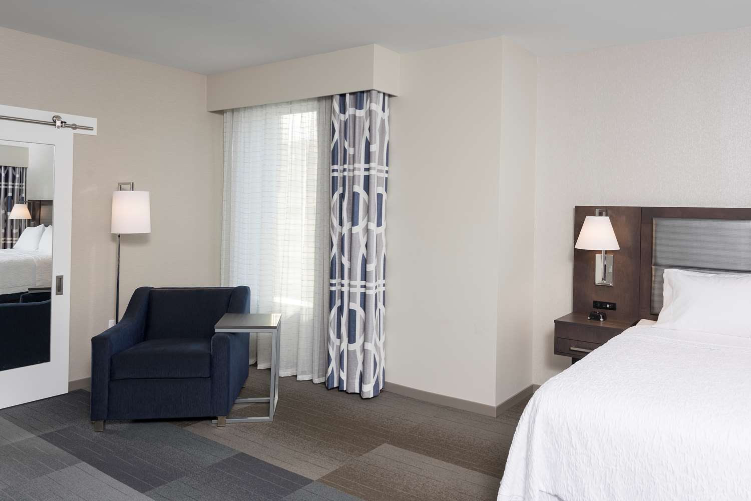 hampton inn and suites indianapolis keystone
