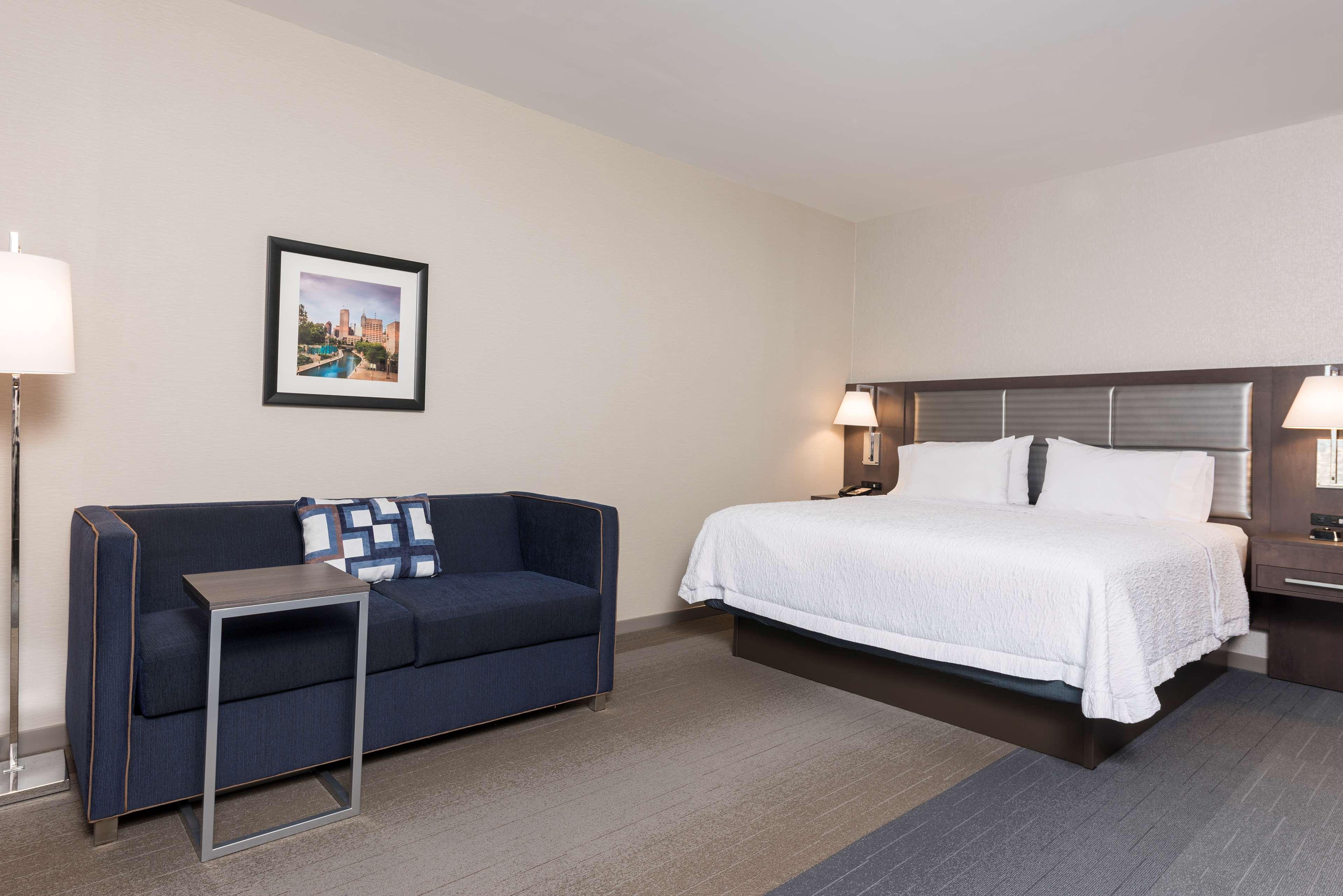 hampton inn and suites indianapolis keystone