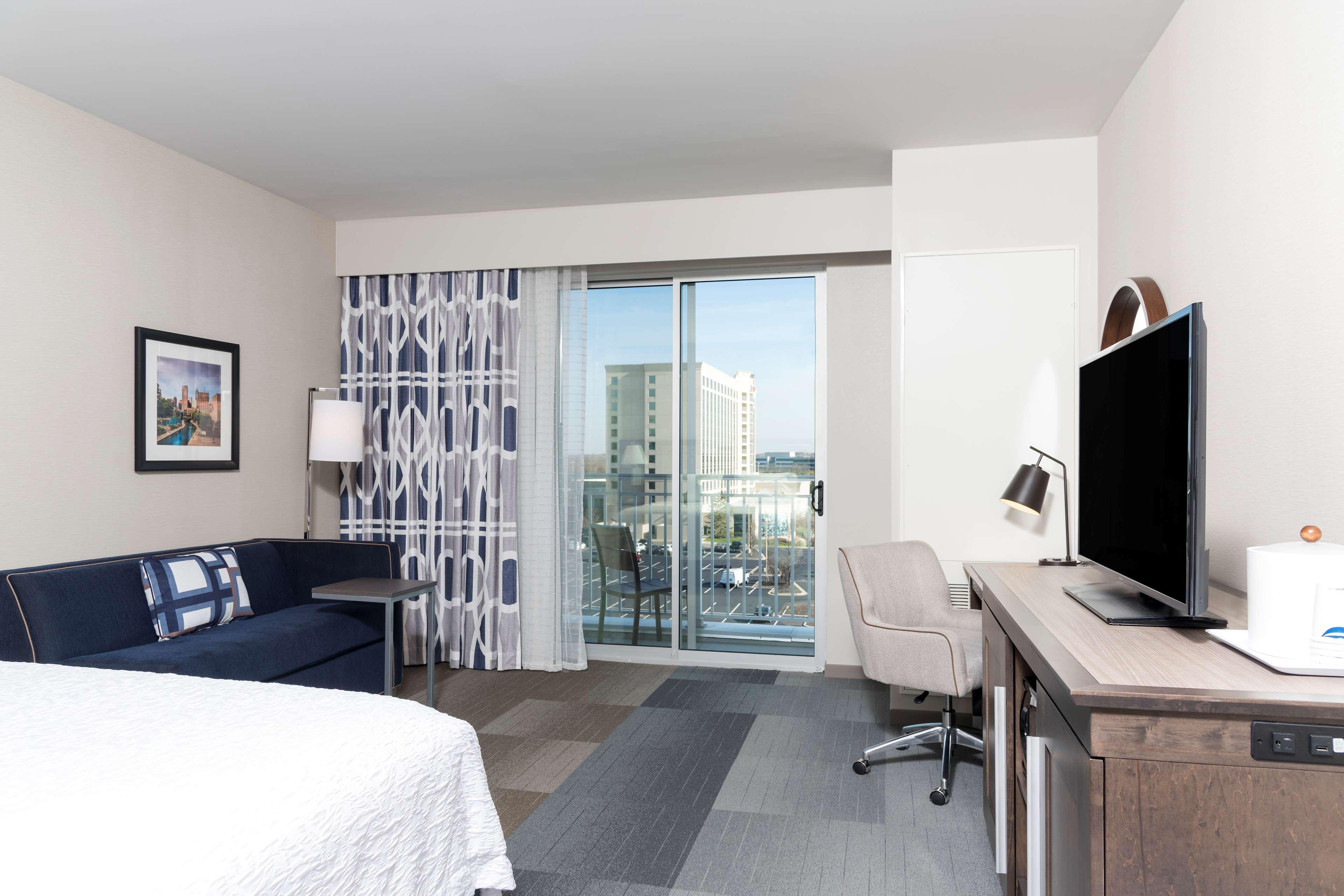 hampton inn and suites indianapolis keystone