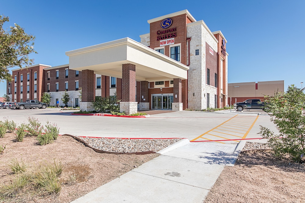 comfort suites kyle