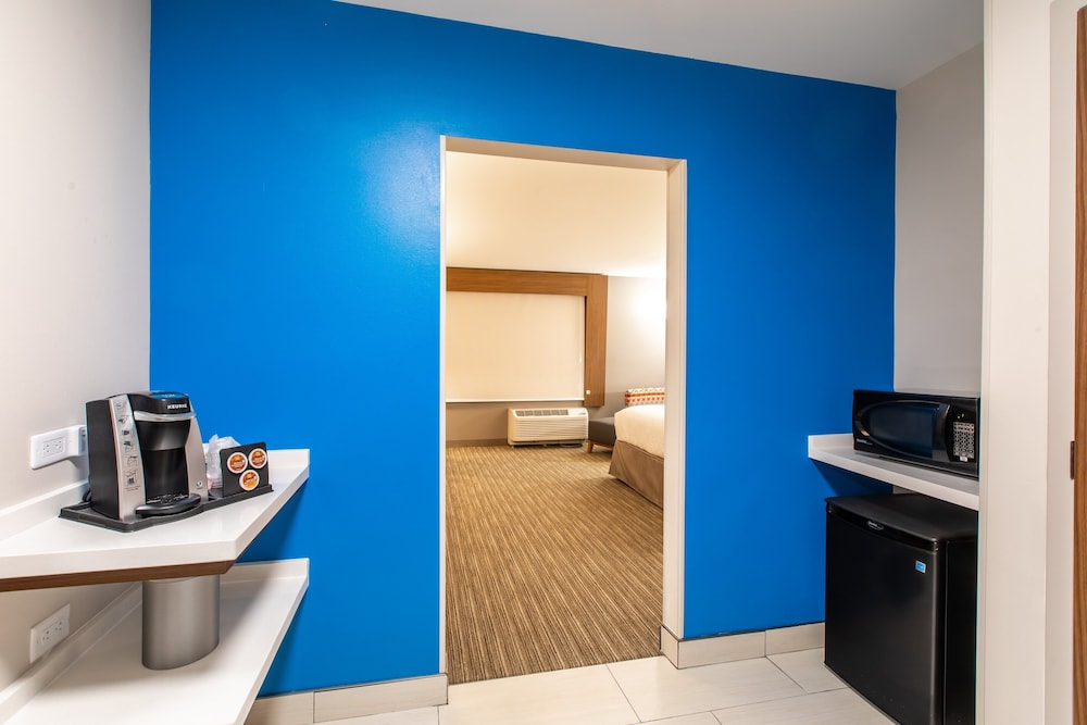 holiday inn express and suites greenville s piedmont by ihg