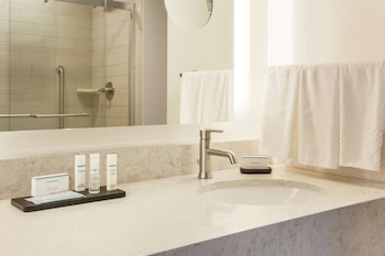 embassy suites by hilton syracuse destiny usa