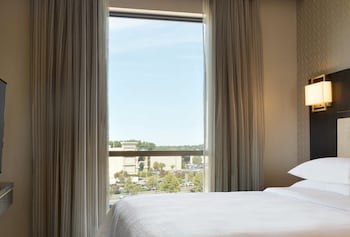 embassy suites by hilton syracuse destiny usa