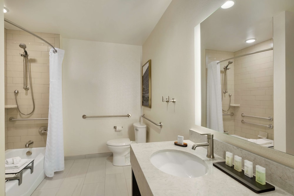 embassy suites by hilton syracuse destiny usa