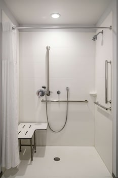 hilton garden inn louisville mall of st matthews