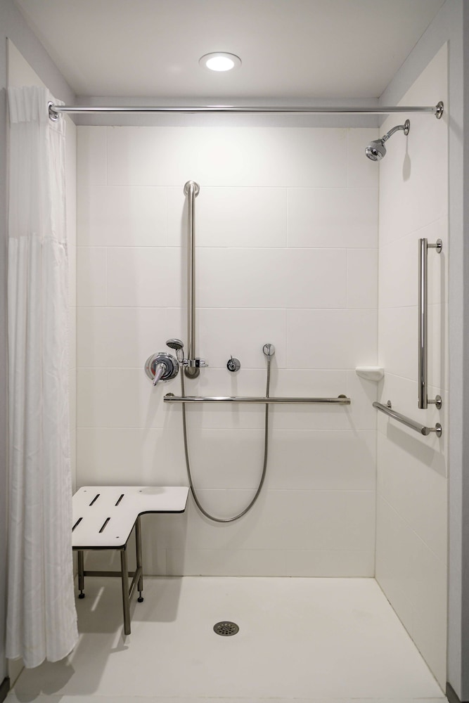 hilton garden inn louisville mall of st matthews