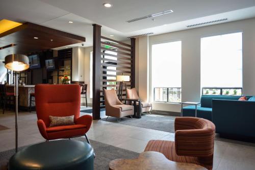 hilton garden inn louisville mall of st matthews