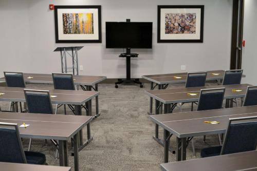 hilton garden inn louisville mall of st matthews