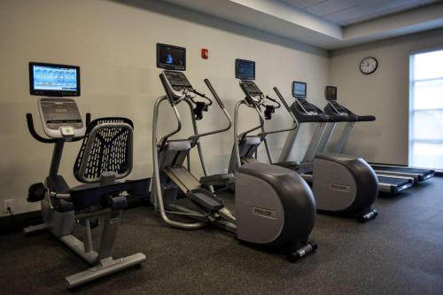 hilton garden inn louisville mall of st matthews