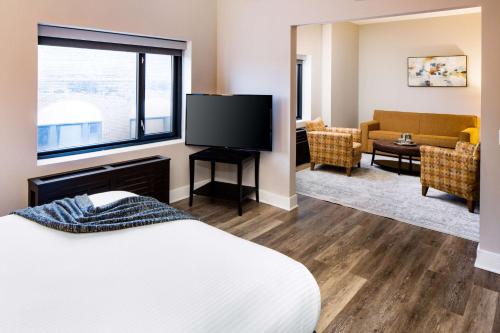 watt hotel rahway tapestry collection by hilton