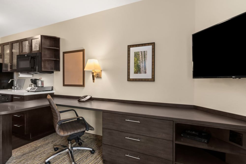 candlewood suites pueblo by ihg