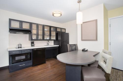 candlewood suites pueblo by ihg