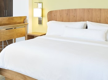 element west des moines