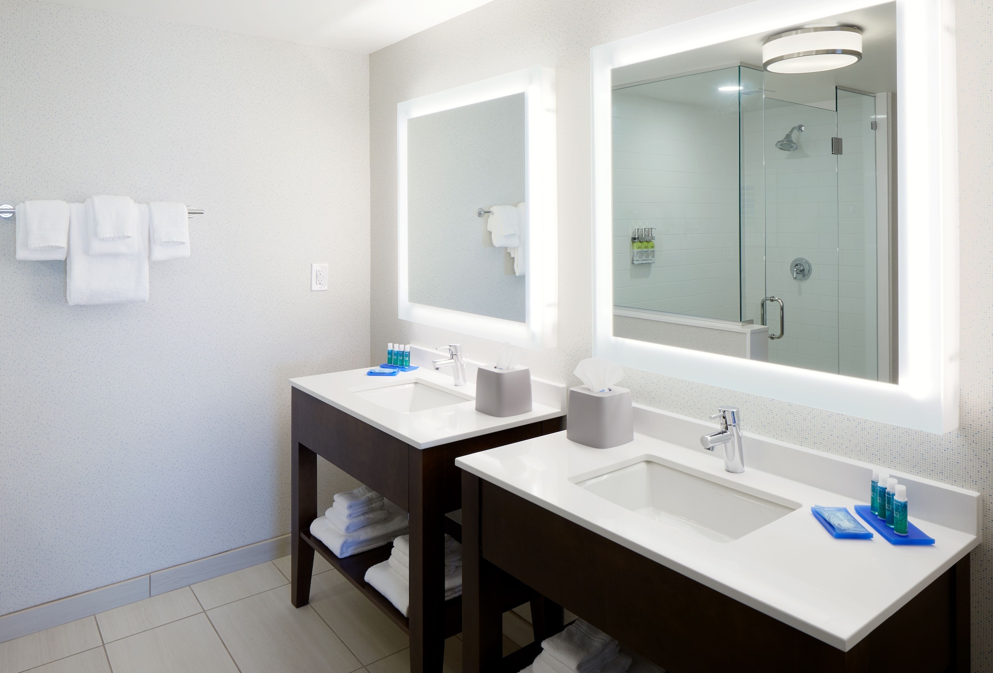 hol inn exp cincinnati north liberty way