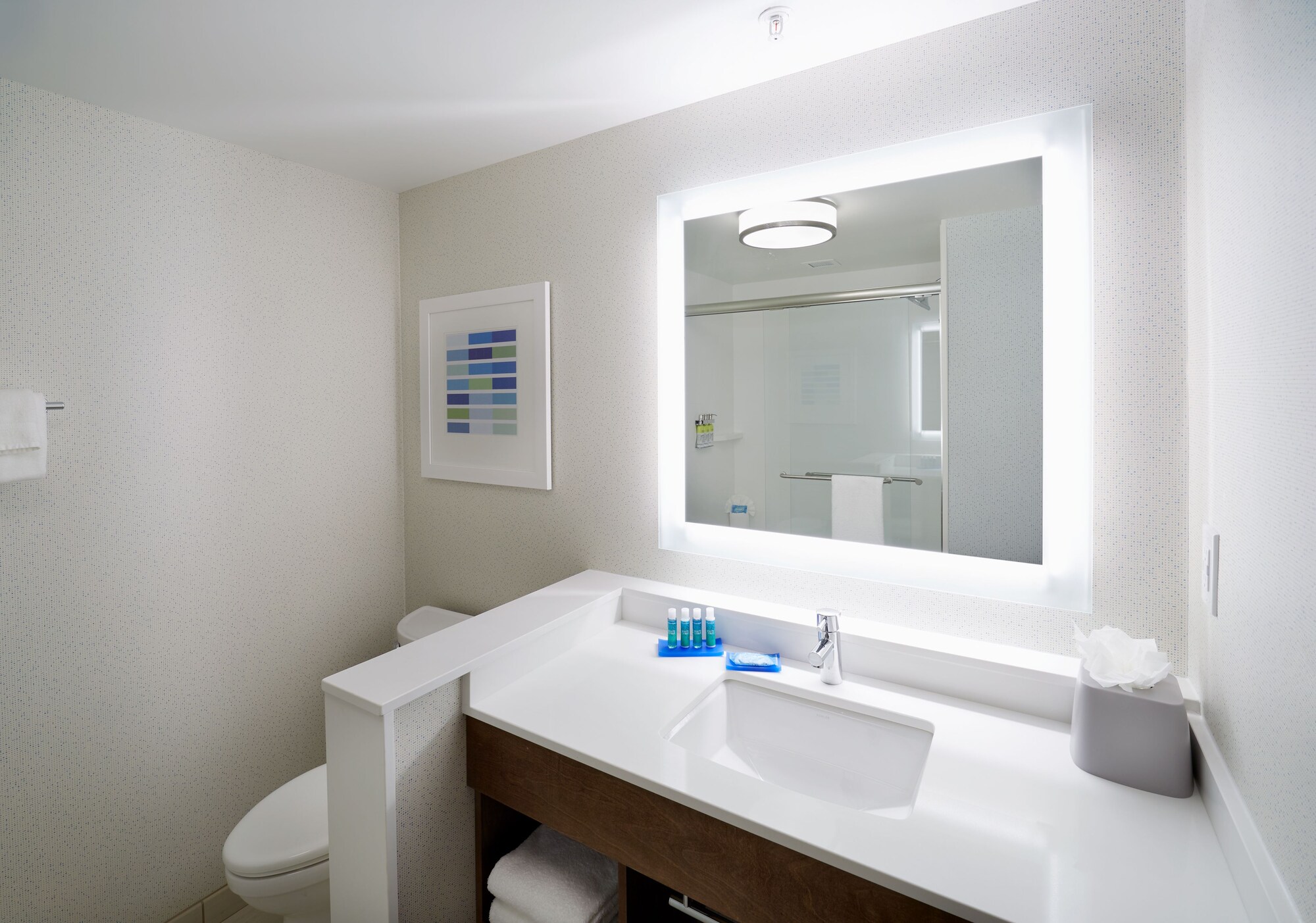 hol inn exp cincinnati north liberty way