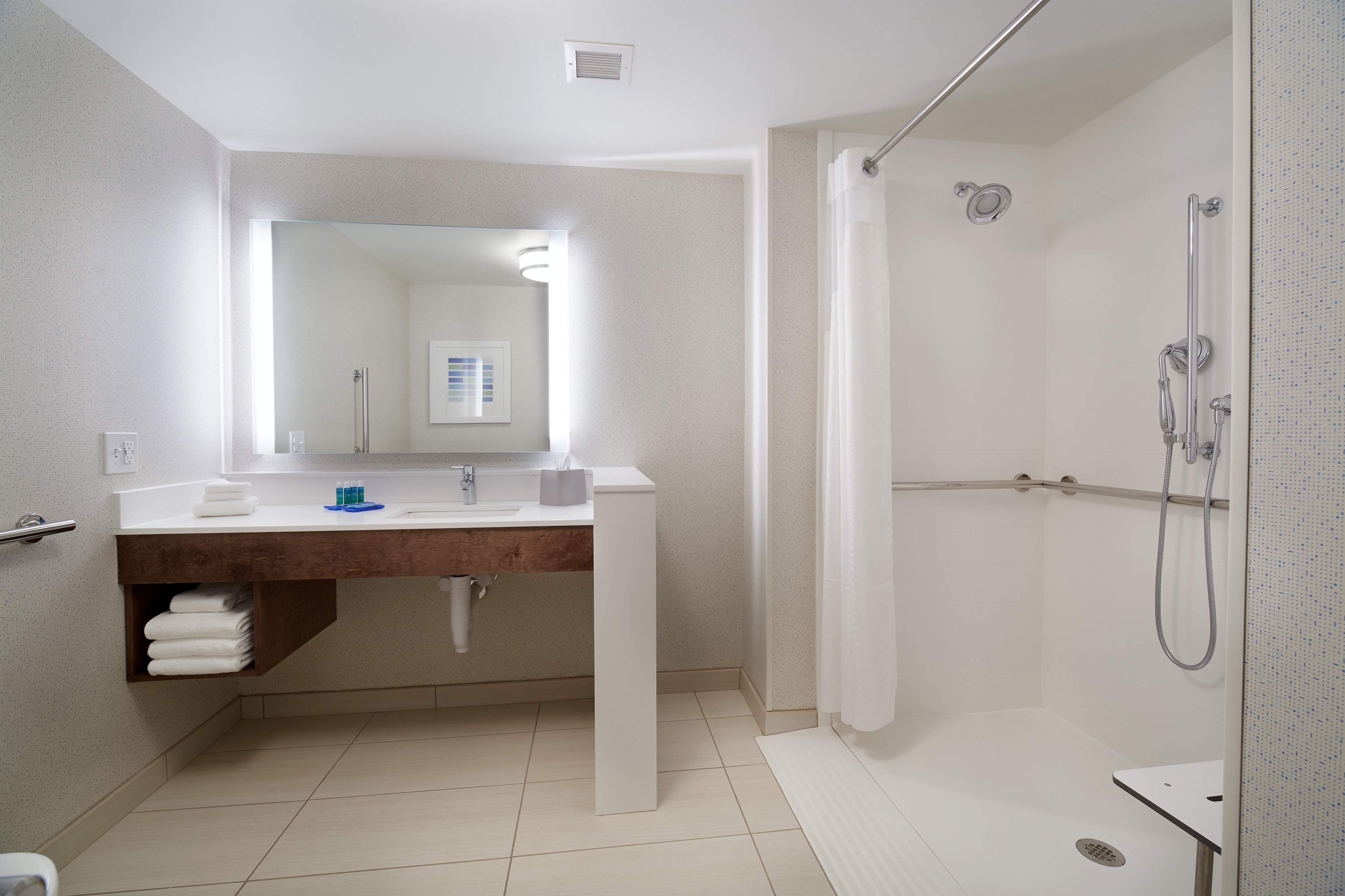 hol inn exp cincinnati north liberty way