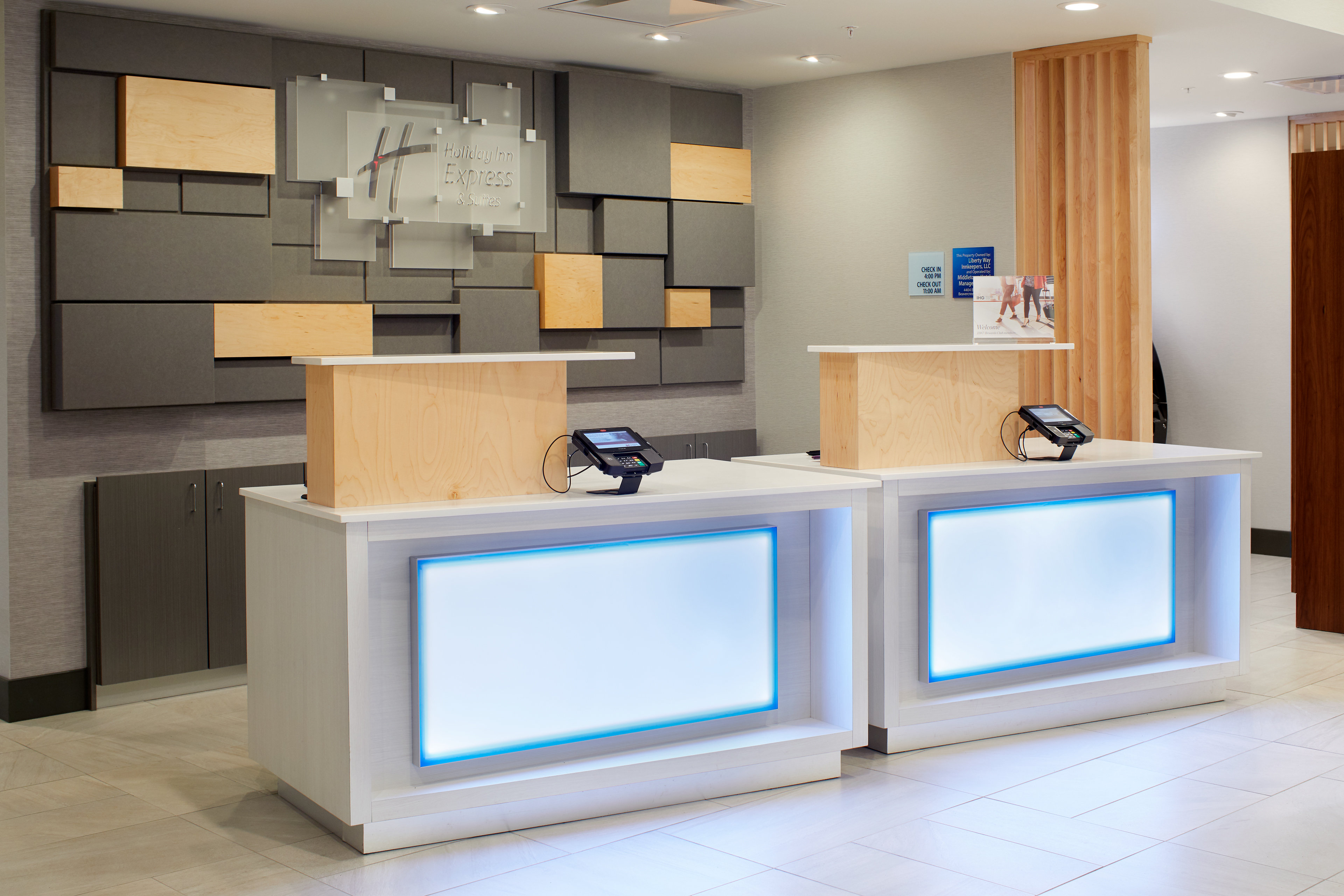 hol inn exp cincinnati north liberty way