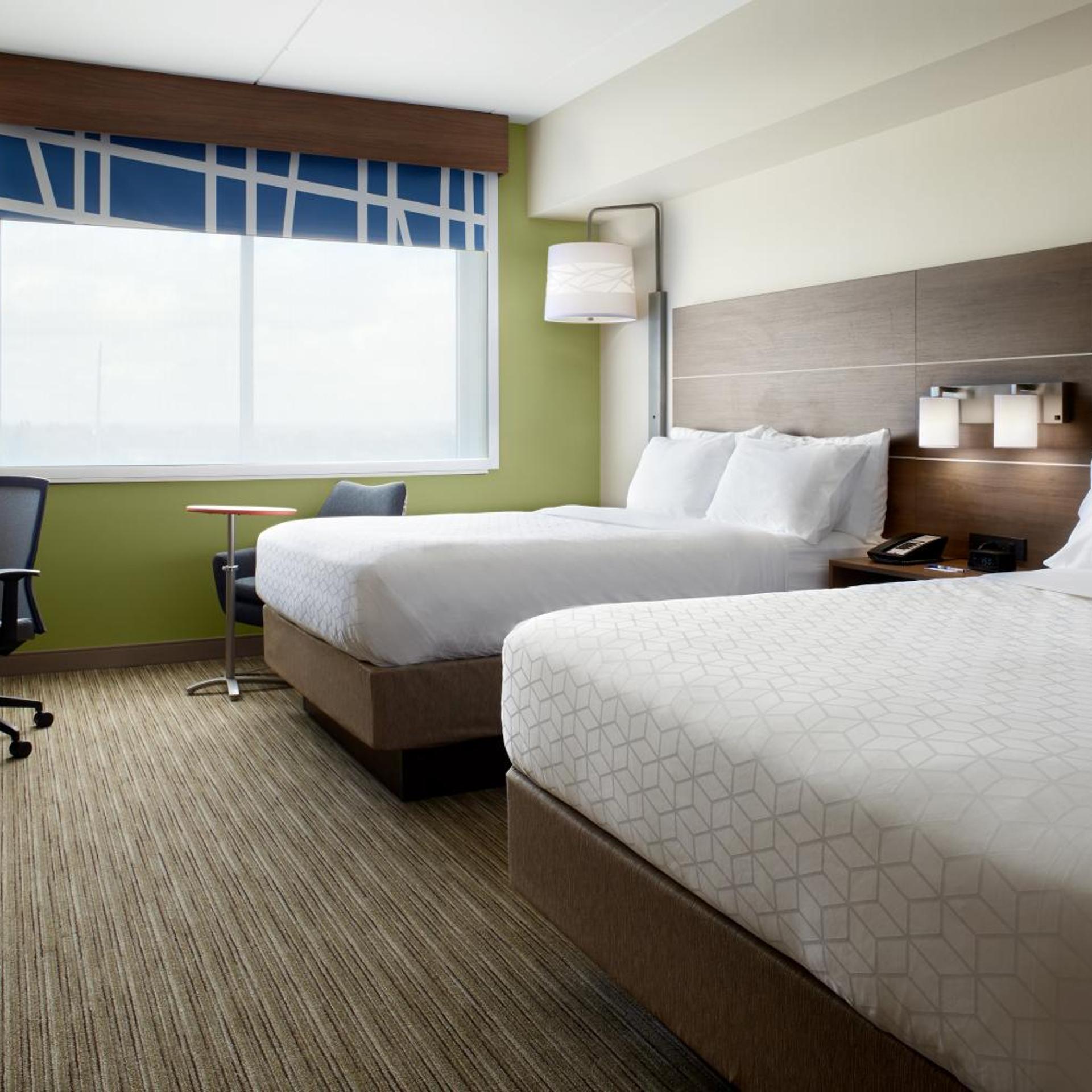 hol inn exp cincinnati north liberty way
