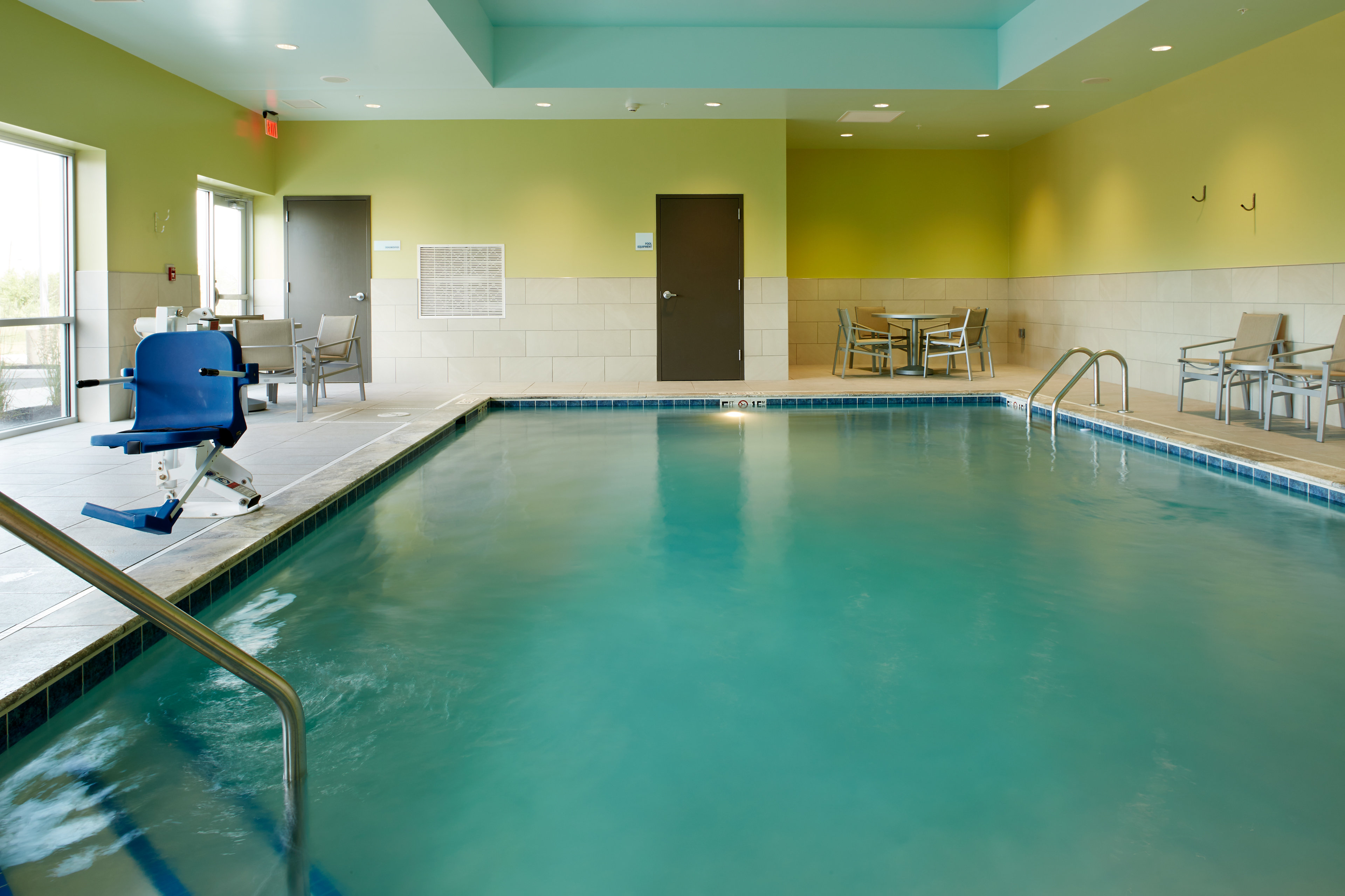 hol inn exp cincinnati north liberty way