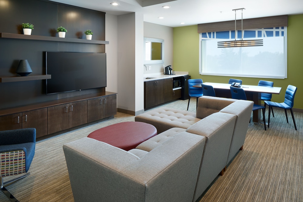 hol inn exp cincinnati north liberty way