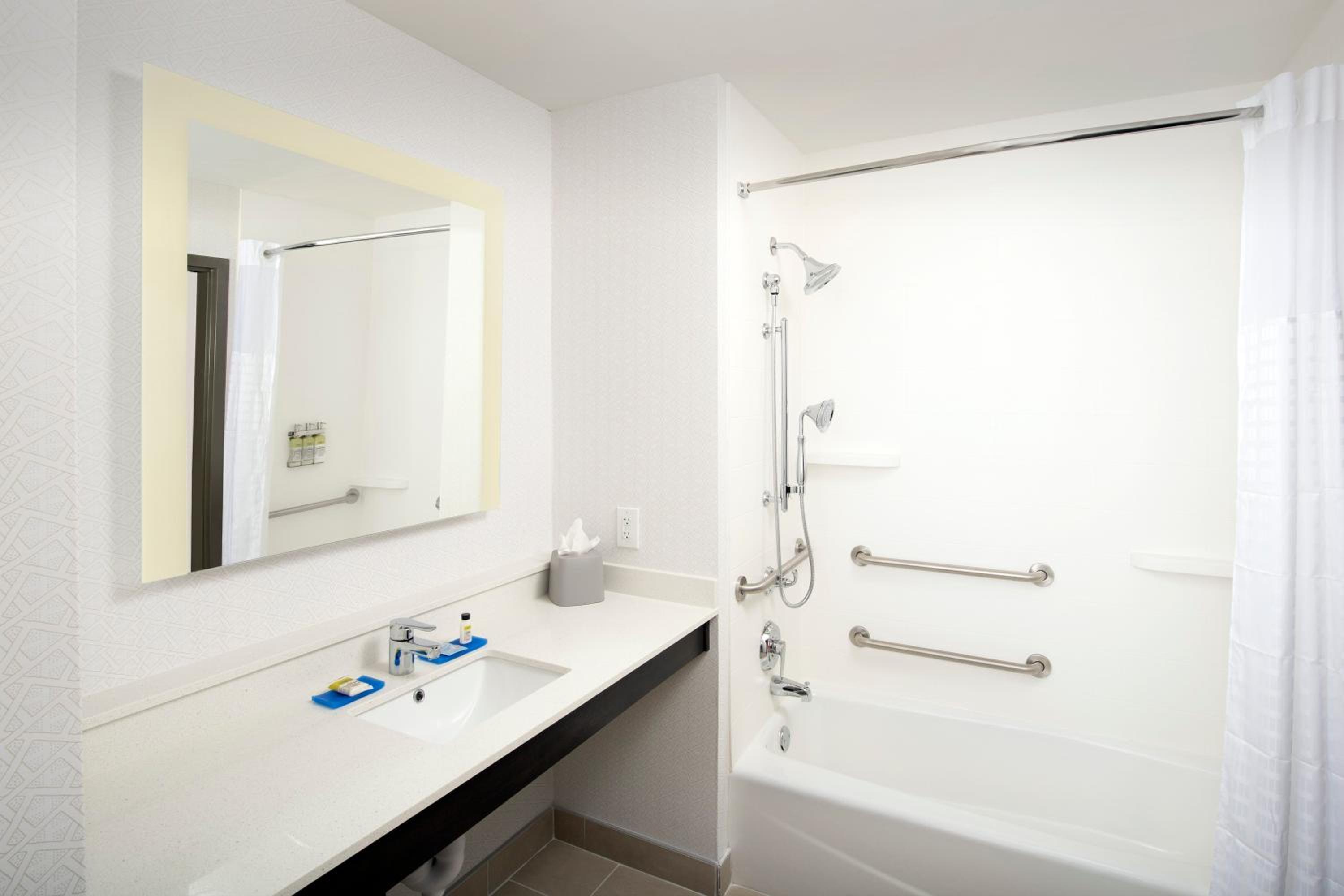 holiday inn express and suites north brunswick by ihg