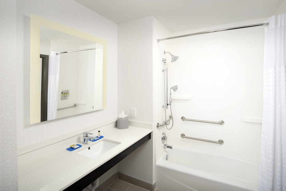 holiday inn express and suites north brunswick by ihg