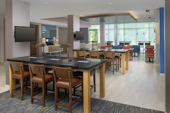 holiday inn express and suites north brunswick by ihg