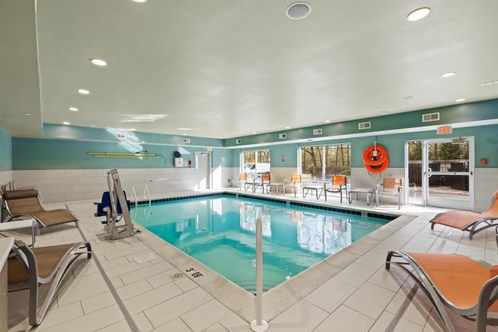 holiday inn express and suites north brunswick by ihg