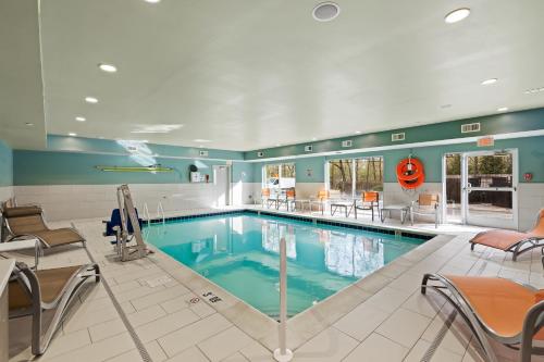 holiday inn express and suites north brunswick by ihg