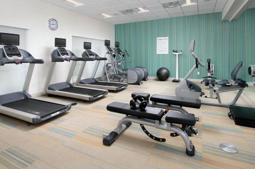 holiday inn express and suites north brunswick by ihg