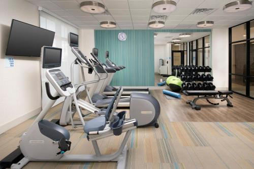 holiday inn express and suites north brunswick by ihg